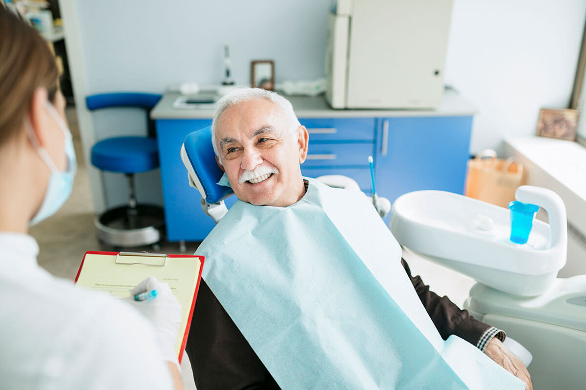 elderly-man-visiting-dentist